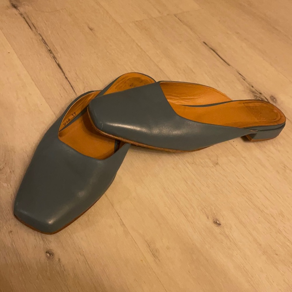 LOQ size 8.5 blue shoes